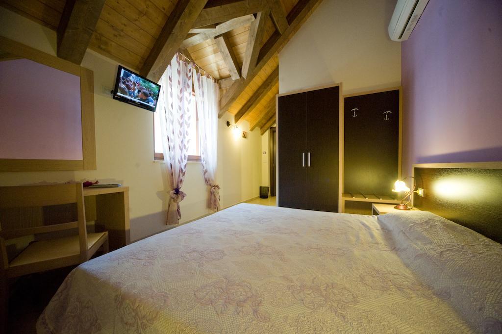 Quattro Ducati Hotel Trani Ruang foto