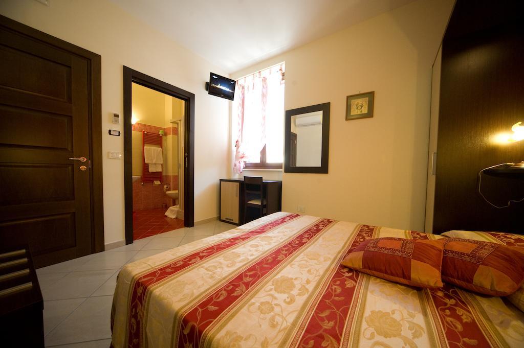 Quattro Ducati Hotel Trani Ruang foto