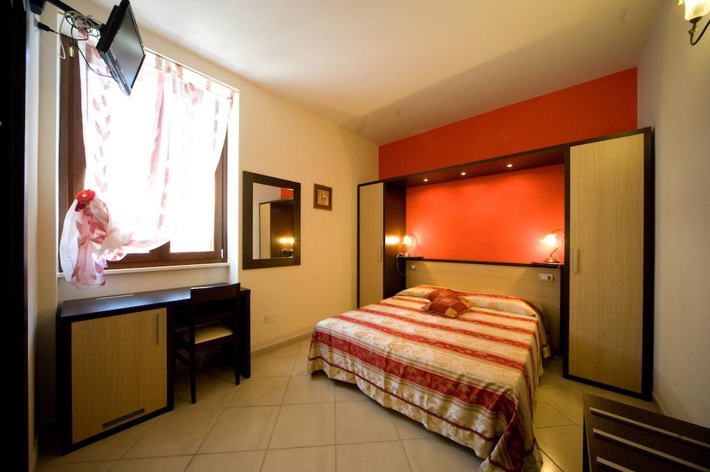 Quattro Ducati Hotel Trani Ruang foto